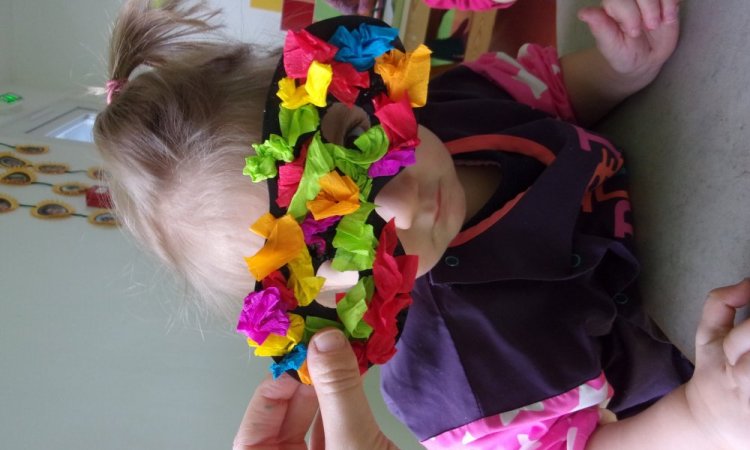 activités à la micro crèche, les enfants préparent carnaval à chassigny sous dun