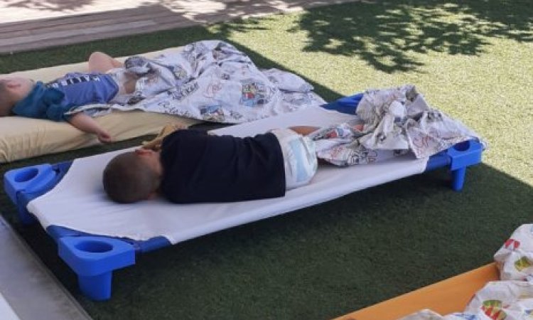 Sieste à l'extérieur quand le temps le permet!